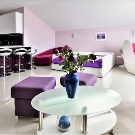 Maestral Apartment Vir
